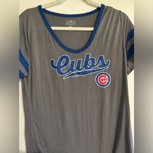 Woman’s Chicago Cubs tshirt